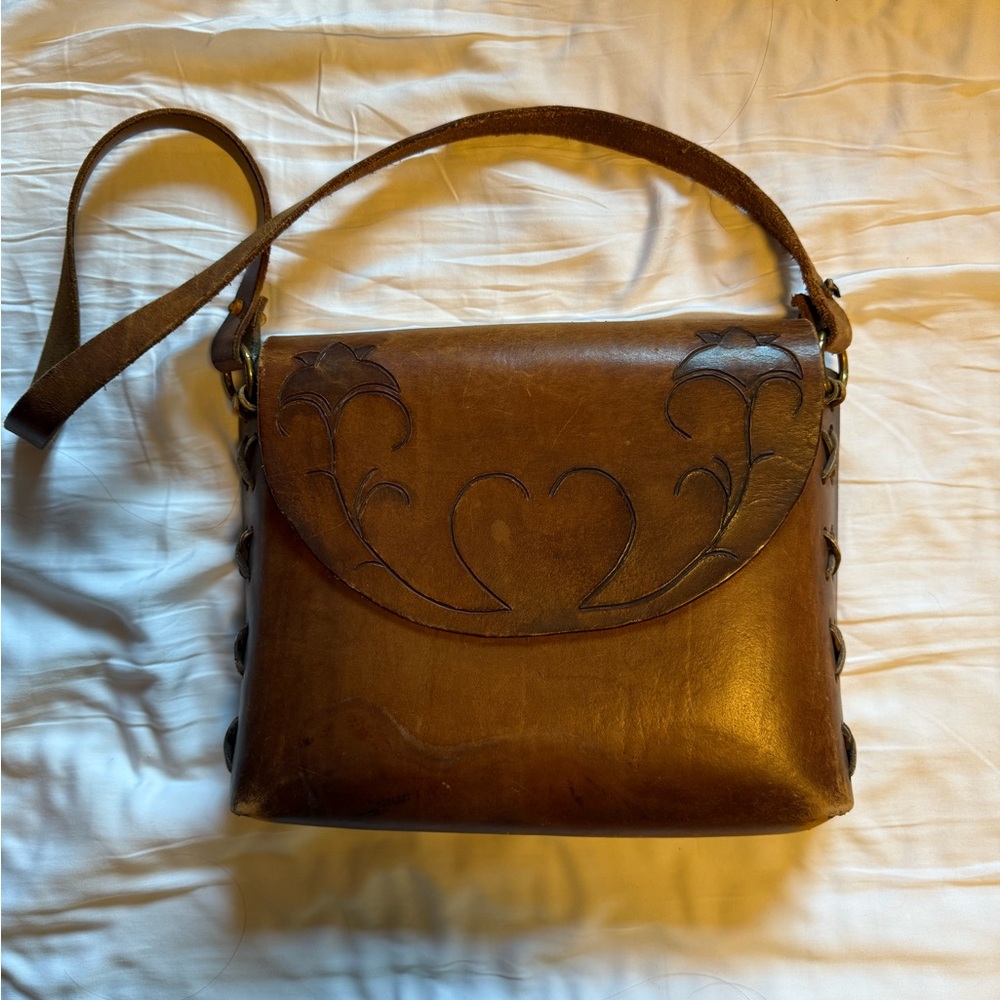 ✨ 1970s Vintage Handcrafted Leather Shoulder Bag ✨